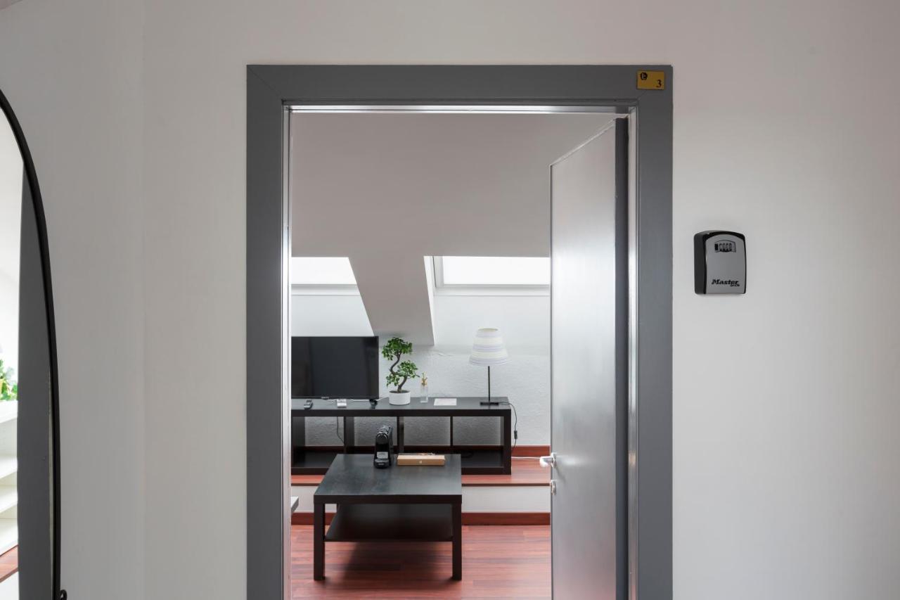 2 Bedroom Apt - Duomo 3 มิลาน ภายนอก รูปภาพ